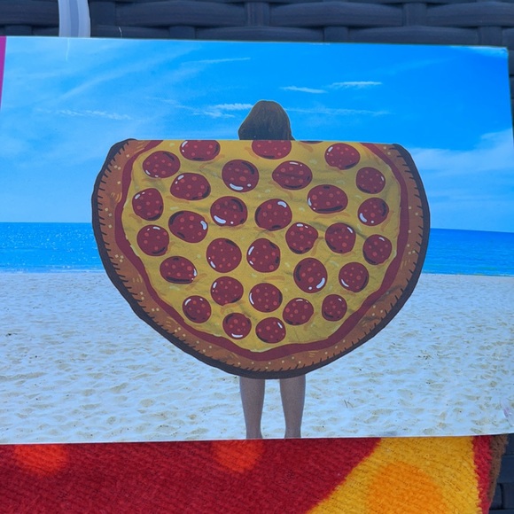 ❤️NEW!!!❤️Limited Too Round Beach Towel Pizza. - Picture 3 of 11